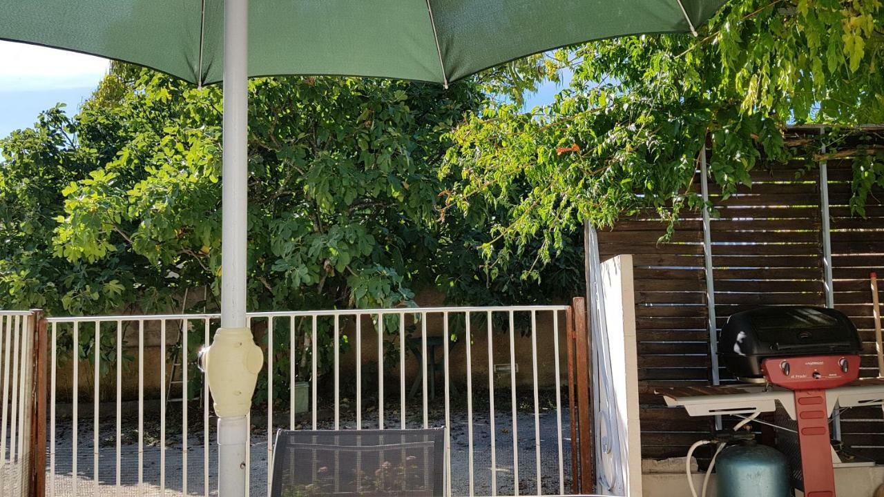 Gite Mercuès Esterno foto