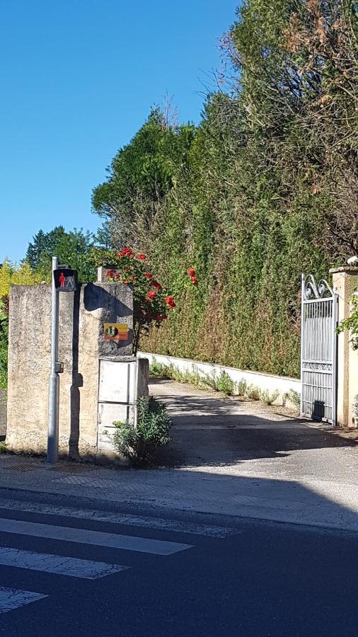 Gite Mercuès Esterno foto